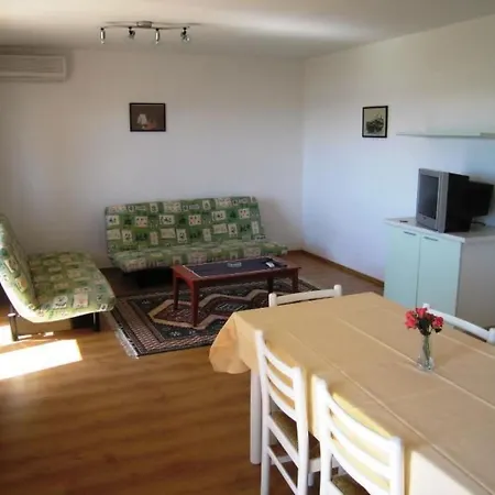 In Barbat Mit Terrasse Und Grill By Interhome Barbat na Rabu