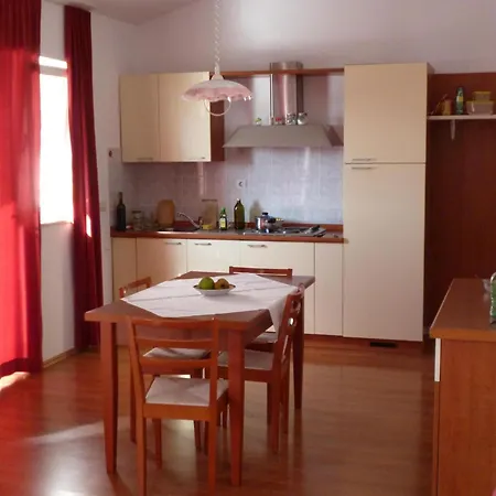 Daire In Barbat Mit Terrasse Und Grill By Interhome