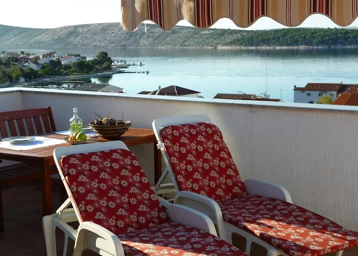 Διαμέρισμα In Barbat Mit Terrasse Und Grill By Interhome Barbat na Rabu