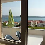 In Barbat Mit Terrasse Und Grill By Interhome * Barbat na Rabu