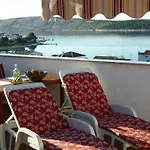 Apartamento In Barbat Mit Terrasse Und Grill By Interhome Barbat na Rabu