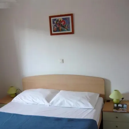 Apartament In Barbat Mit Terrasse Und Grill By Interhome