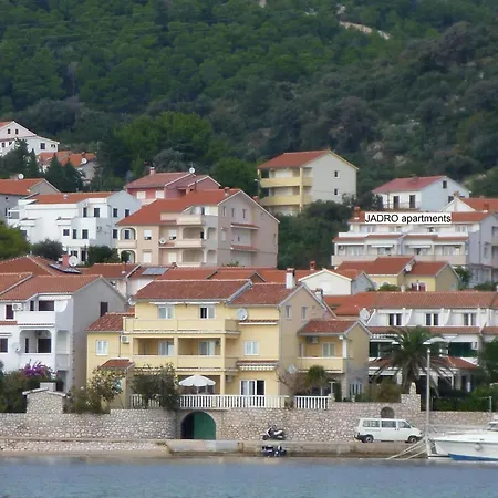 In Barbat Mit Terrasse Und Grill By Interhome Barbat na Rabu