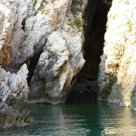 In Barbat Mit Terrasse Und Grill By Interhome Apartament