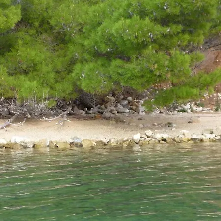 In Barbat Mit Terrasse Und Grill By Interhome Apartament *