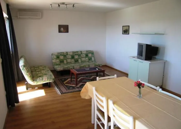 In Barbat Mit Terrasse Und Grill By Interhome Barbat na Rabu