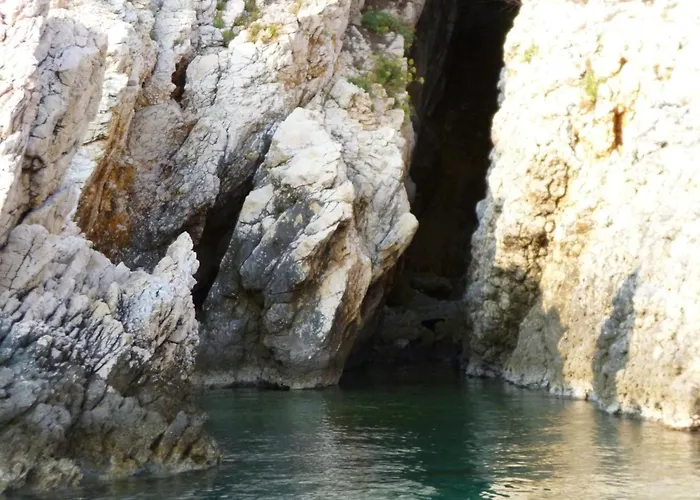 In Barbat Mit Terrasse Und Grill By Interhome Apartament